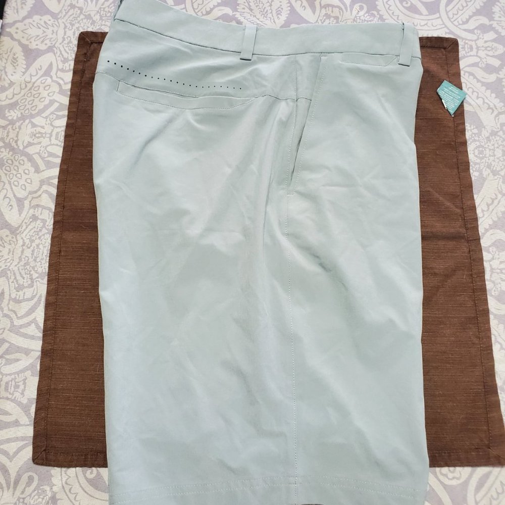 MENS SIZE 36 NIKE GOLF SHORTS LIGHT GRAY